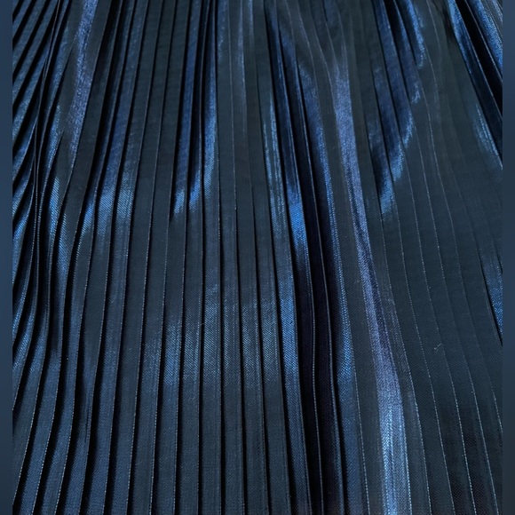 NWOT. Loft Pleated Skirt. Size: S Color: Black - Picture 4 of 7